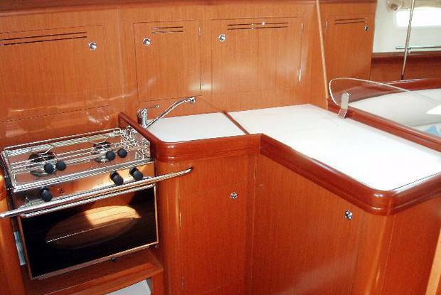 Oceanis Clipper 343, Kos