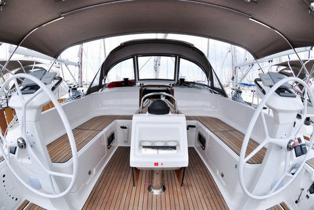 Bavaria  C42, Tourlos