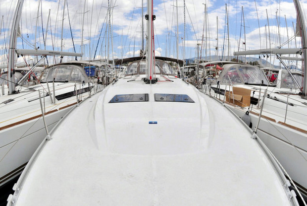 Bavaria  C42, Tourlos