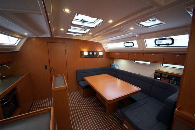 Bavaria  C42, Tourlos