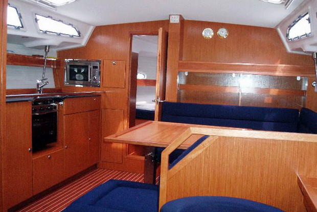 Bavaria 43 Cruiser, Kos