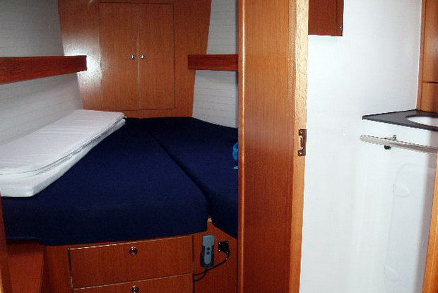 Bavaria 43 Cruiser, Kos