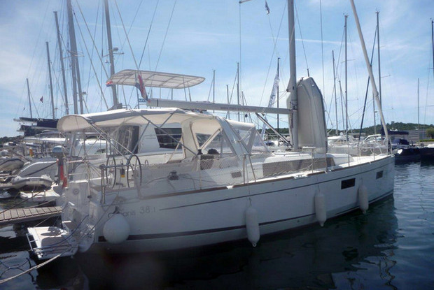 Oceanis 38 - 3 cab., Šibenik