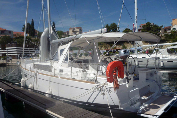 Oceanis 38 - 3 cab., Šibenik