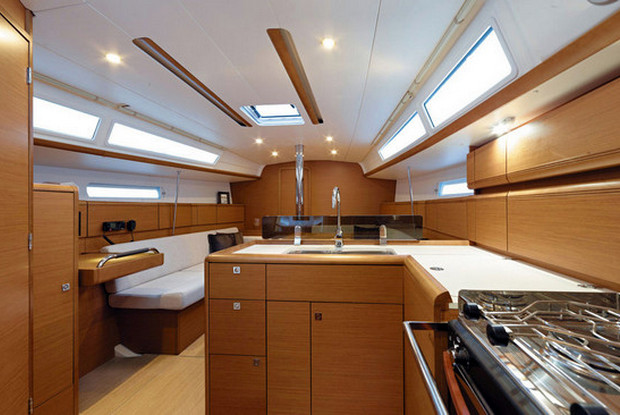 Sun Odyssey 389, Pula