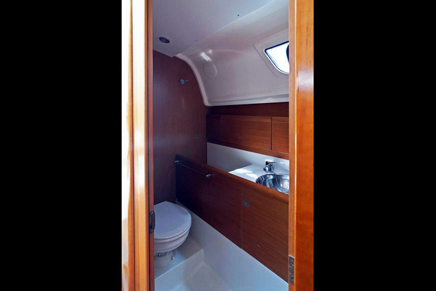 Sun Odyssey 33i, Split