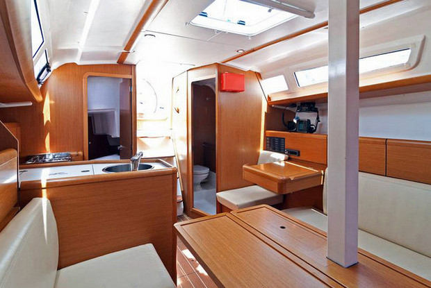 Sun Odyssey 33i, Split