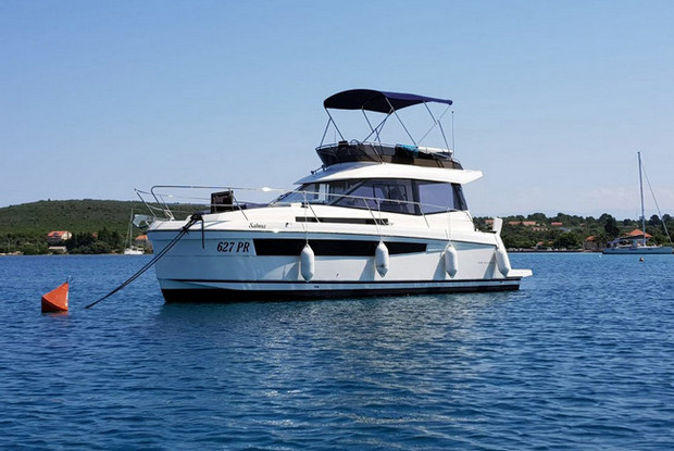 Platinum 989 Fly, Kukljica