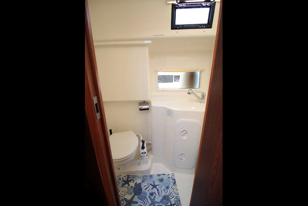 Platinum 989 Fly, Kukljica