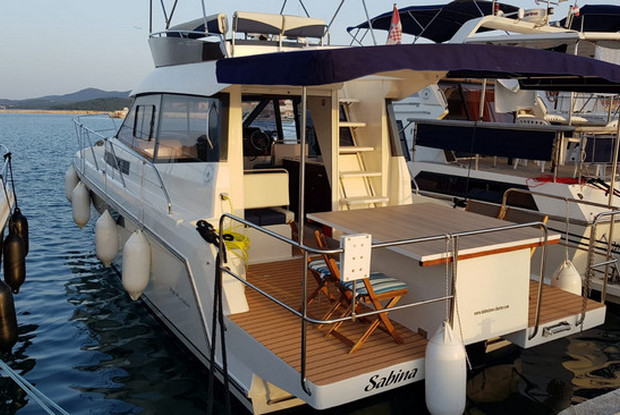 Platinum 989 Fly, Kukljica