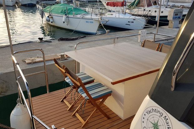 Platinum 989 Fly, Kukljica