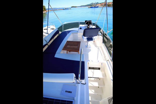 Platinum 989 Fly, Kukljica