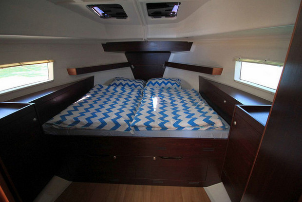 Platinum 989 Fly, Kukljica