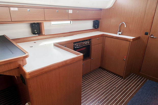 Bavaria Cruiser 51, Kos