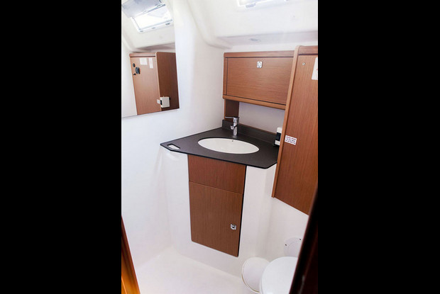 Bavaria Cruiser 51, Kos