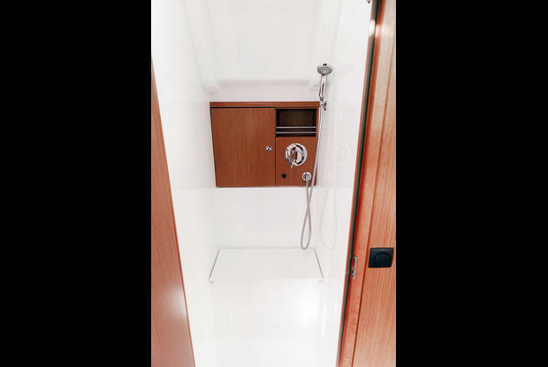 Bavaria Cruiser 51, Kos