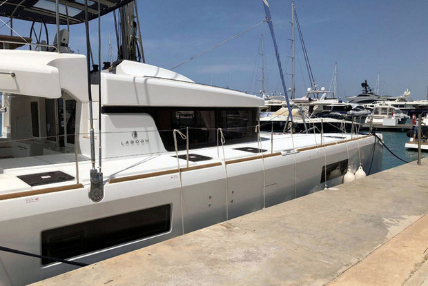 Lagoon 52 F - 6 + 2 cab., Elliniko