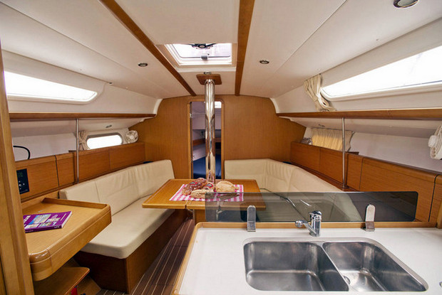 Sun Odyssey 36i, Volos