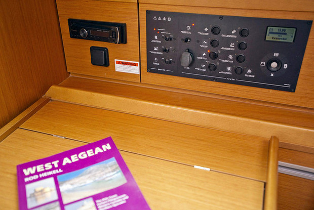 Sun Odyssey 36i, Volos