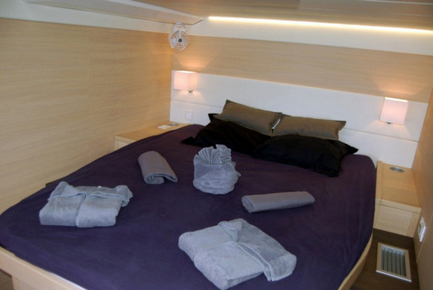 Lagoon 620, Roche Caiman