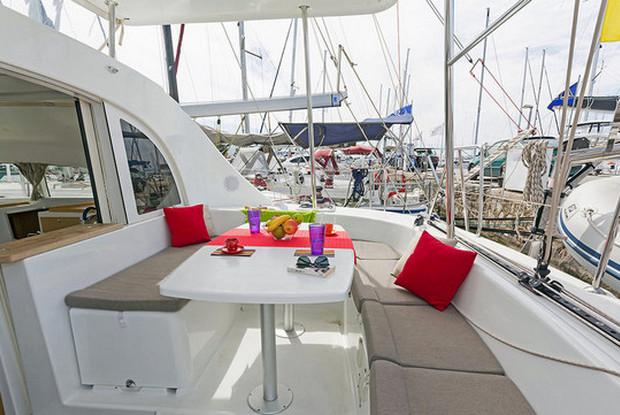 Lagoon 380 - 4 + 2 cab., Alimos