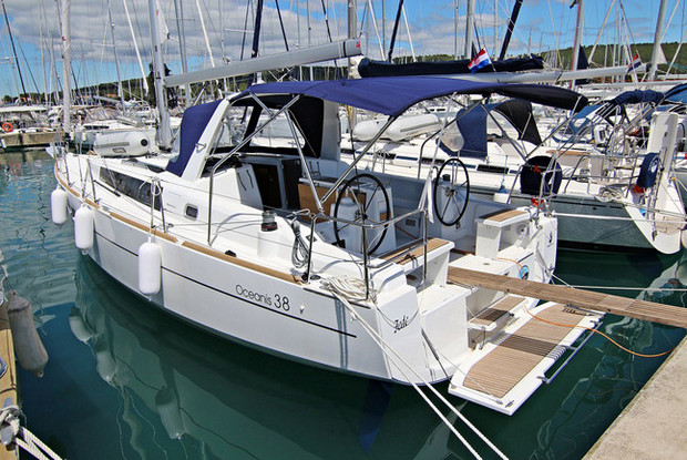 Oceanis 38 - 3 cab., Sukošan-Zadar