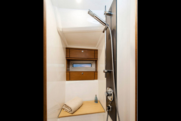 Bavaria Cruiser 56 - 5 + 1 cab., Alimos