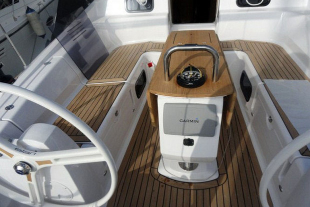 Elan 444 Impression, Pula