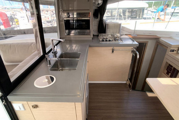 Fountaine Pajot Lucia 40 - 3 cab., Rogoznica