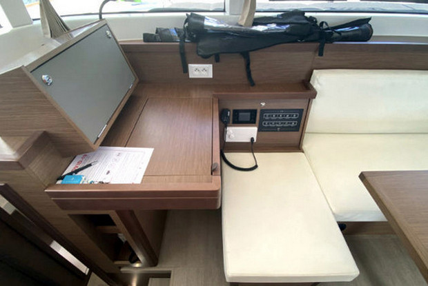 Lagoon 40 - 4 + 1 cab., Pula