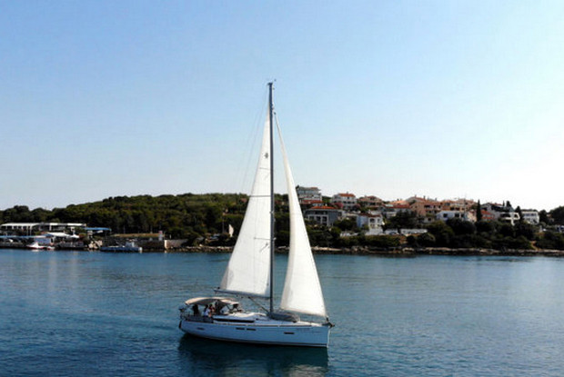 Sun Odyssey 419 - 3 cab., Pula