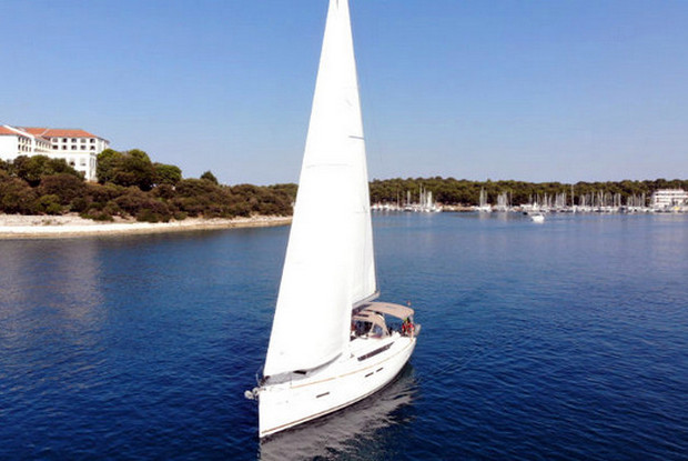 Sun Odyssey 419 - 3 cab., Pula