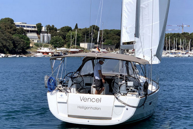 Sun Odyssey 479 - 4 cab., Pula