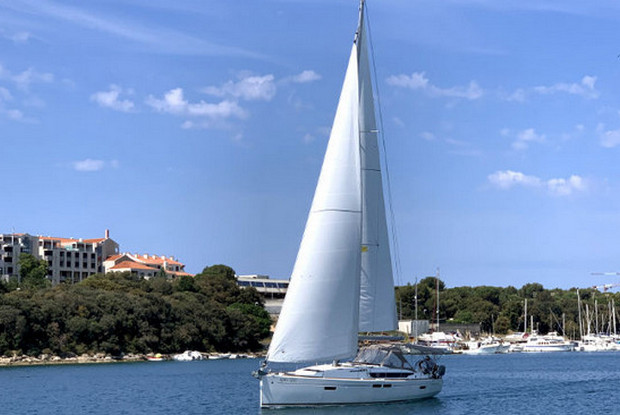 Sun Odyssey 479 - 4 cab., Pula