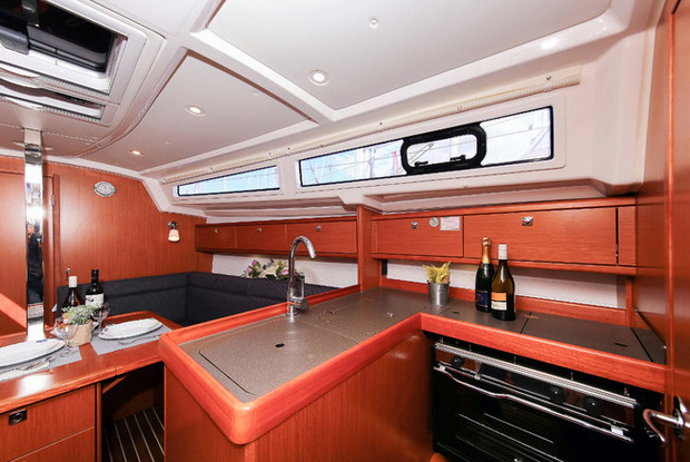 Bavaria Cruiser 33, Jezera