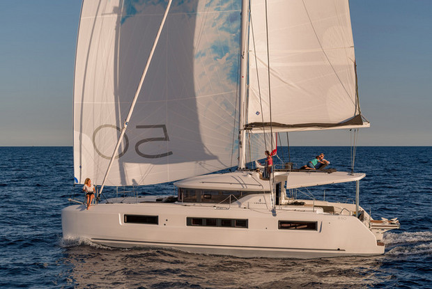 Lagoon 50, Roche Caiman