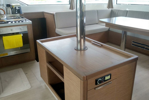 Lagoon 50, Roche Caiman