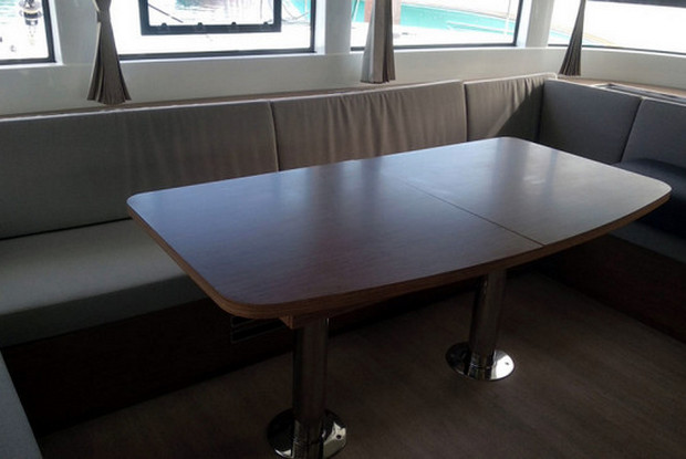 Lagoon 50, Roche Caiman