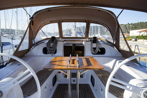 Elan Impression 40, Pula