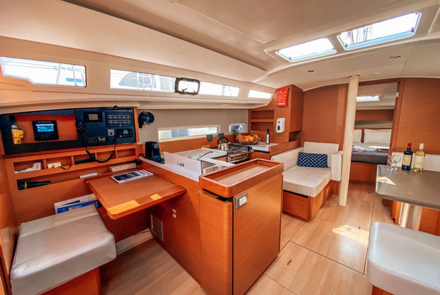 Sun Odyssey 410 - 3 cab., Alimos