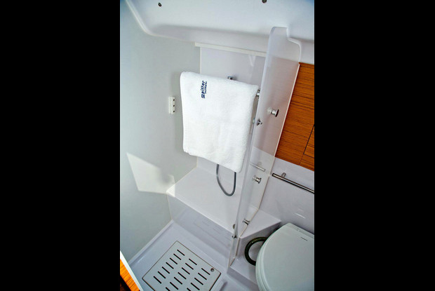 Elan Impression 45, Pula