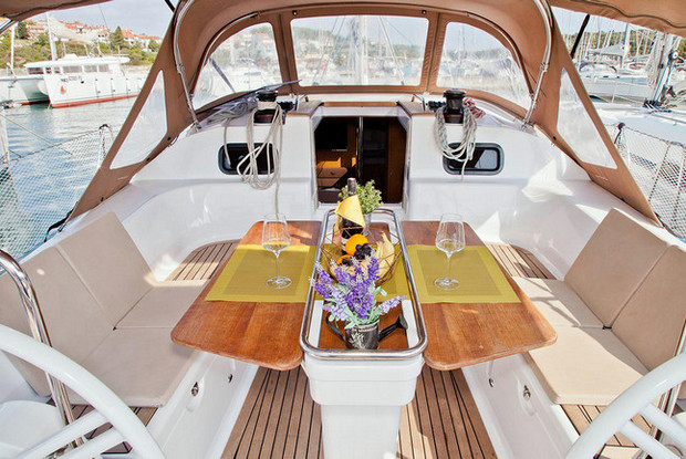 Elan Impression 45, Pula