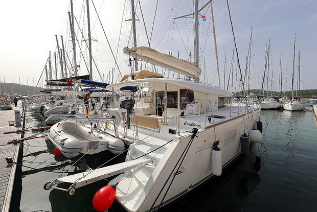 Lagoon 400 - 4 + 2 cab., Pula