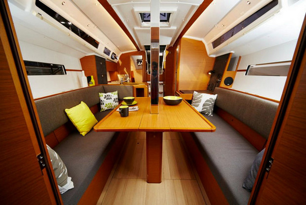 Sun Odyssey 349, Portocolom