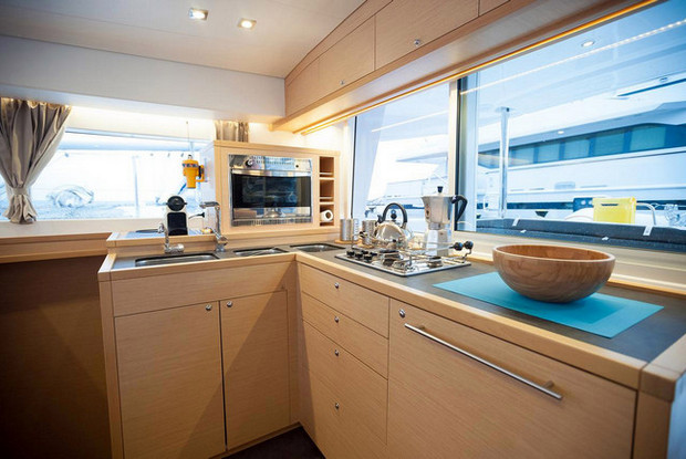 Lagoon 400 S2, Nikiti