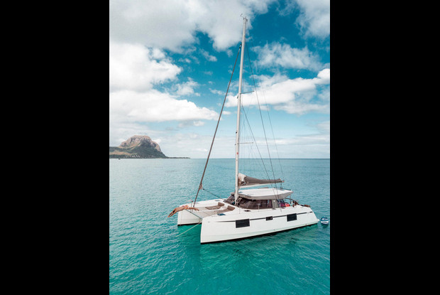 Nautitech 40 Open - 4 cab., Black River