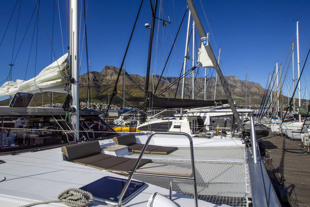 Nautitech 40 Open - 4 cab., Black River