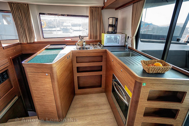 Lagoon 42 - 3 + 2 cab., Finikas