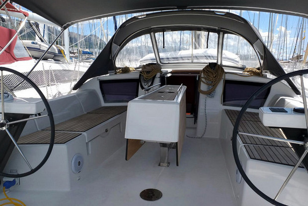Dufour 430 Grand Large, Pula