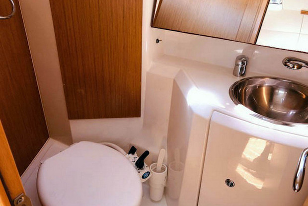 Sun Odyssey 36i Performance, Portisco